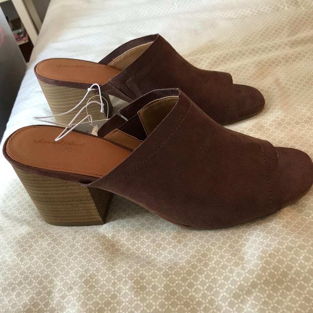 Universal Thread Brown Mules